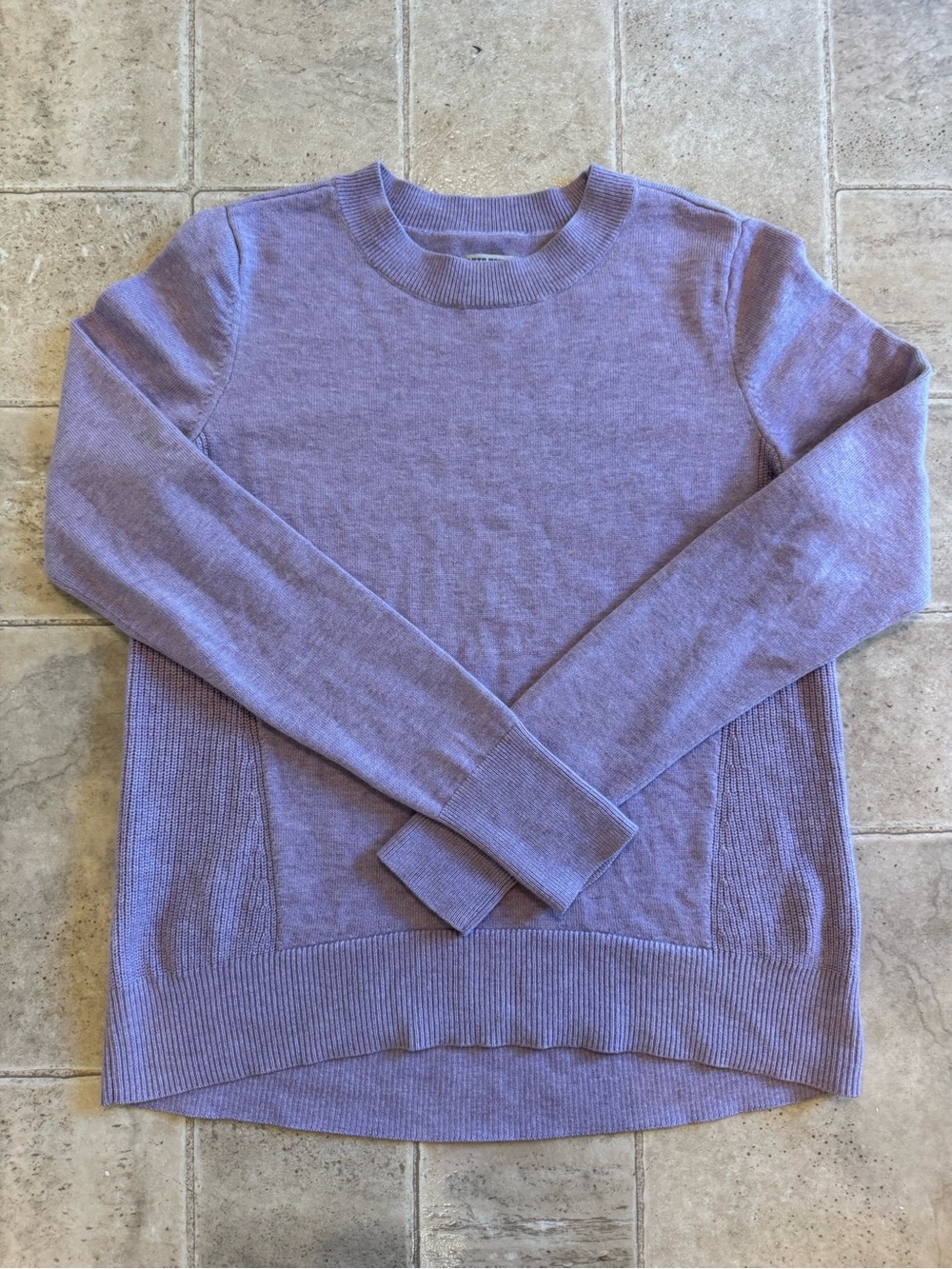 Duluth lavender wash-a-wool merino sweater thumb holes small